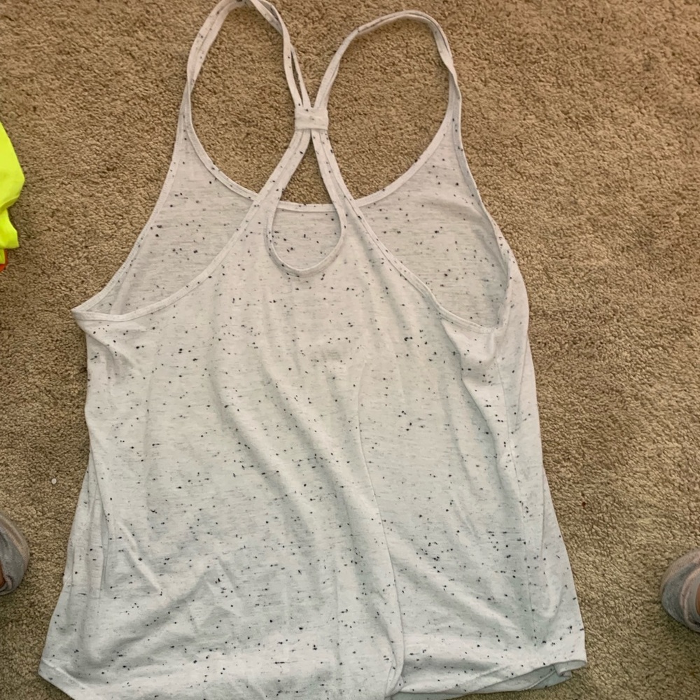 Tank tops. - Picture 3 of 9